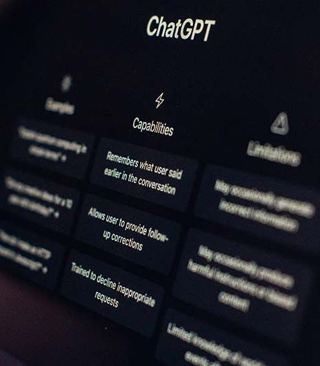 På fotoet visas en närbild av ChatGPT användargränssnitt som visar funktioner och kapaciteter