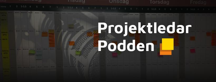 Projektledarpodden logo med projektplaneringsverktyg och kanban-tavla i bakgrunden