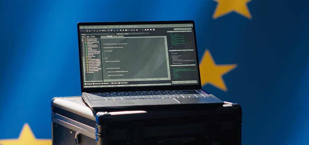 EU-flaggan framför Europaparlamentet i Bryssel – symbol för EU AI Act, världens första heltäckande lagstiftning om artificiell intelligens