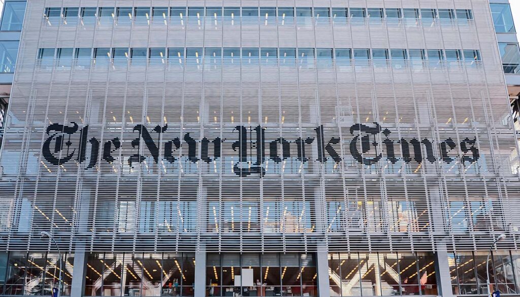 New York Times huvudkontor i New York City – tidningen tecknade sitt första AI-licensavtal med Amazon i maj 2025